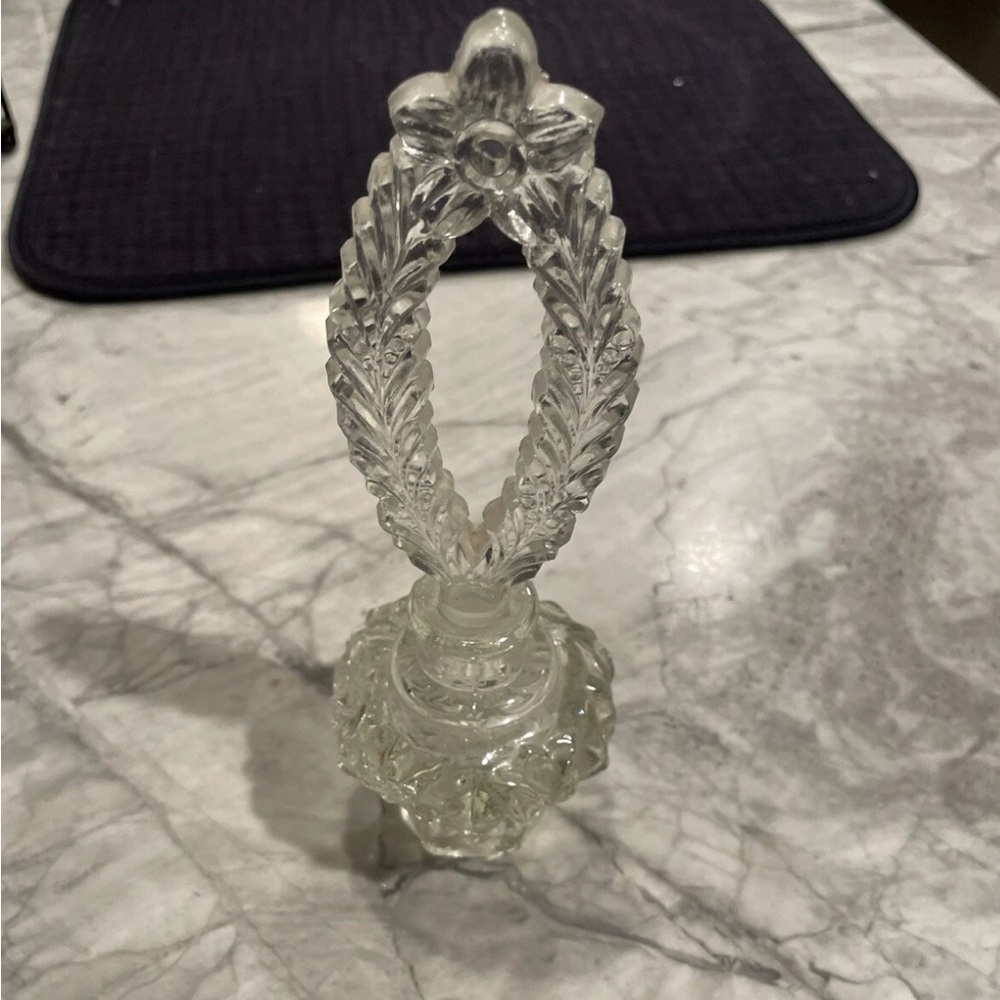 Elegant Clear vintage decorative crystal  Glass Perfume Bottle